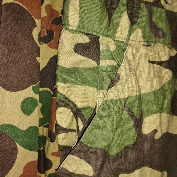 TWO CAMOUFLAGE HUNTERS' JUMPSUITS - Picture 13 of 14
